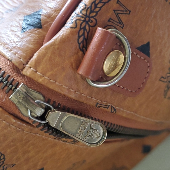 💥💥SOLD💥💥 MCM 40 Duffle bag. - Picture 5 of 16